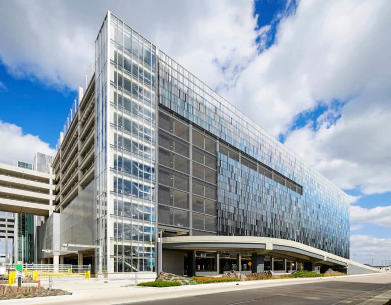 Minneapolis-St. Paul International Airport (MSP) Silver Ramp, Terminal ...